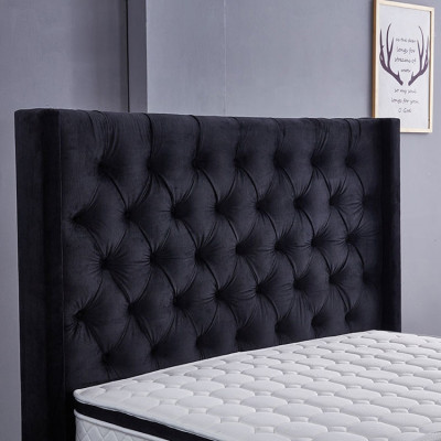Moderne zwarte Chesterfield luxe bed textiel tweepersoonsbedden