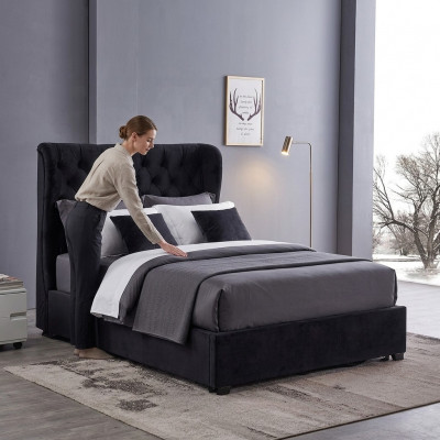 Zwart Chesterfield gestoffeerd luxe slaapkamer decoratie design bedden leer