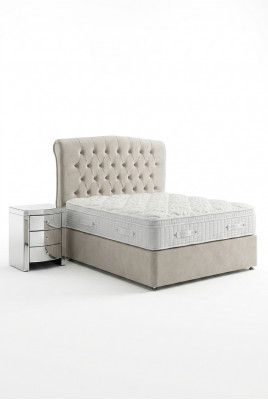 Groot beige Chesterfield tweepersoonsbed Luxe Moderne Bedden.