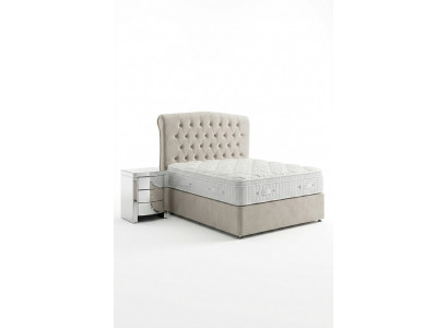 Groot beige Chesterfield tweepersoonsbed Luxe Moderne Bedden.