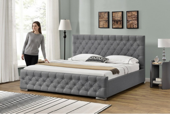 Chesterfield bed design slaapkamer Engelse bedden 200x200cm textiel bekleding