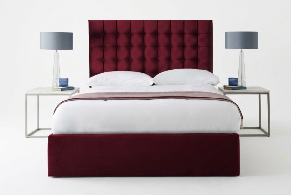Rood luxe fluwelen textielbed in Chesterfield design van 160x200 cm, nieuw.