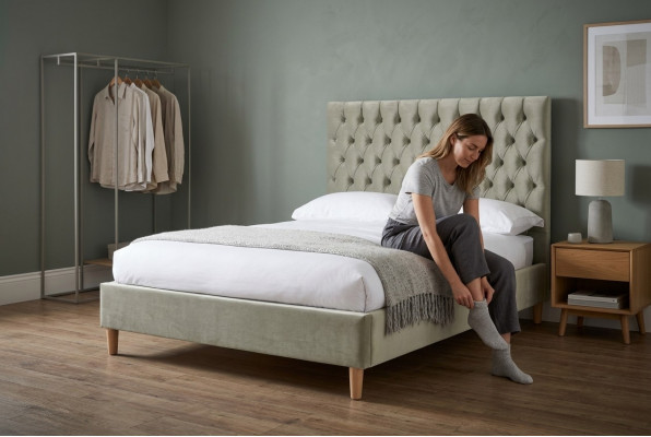 Chesterfield Design Bekleed Engels Zwart 140/160/180x200 Bed Tweepersoonsbed