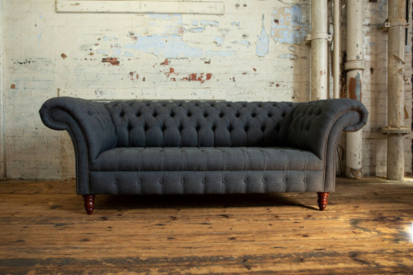 Grijze textielbank Grijze Chesterfield-driepersoons luxe woonkamerbank