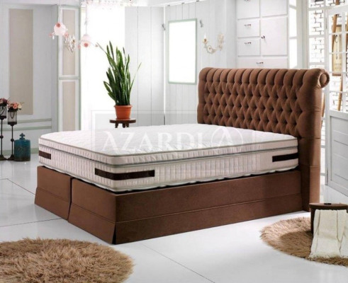 Grijze luxe slaapkamer Chesterfield bed gestoffeerd design luxe tweepersoonsbedden