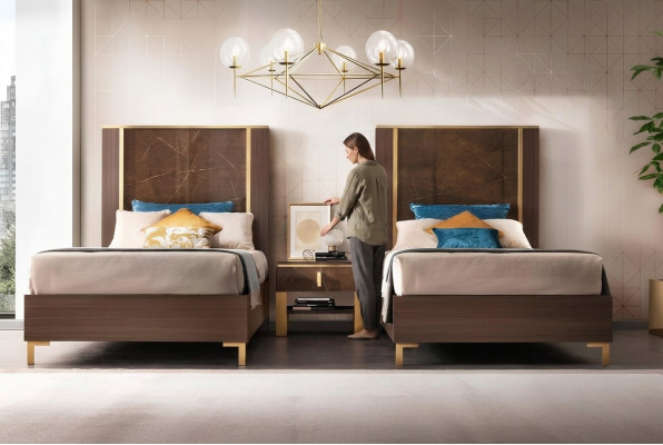 Bed nachtkastje kruk 4-delig slaapkamer set design modern luxe bedden.