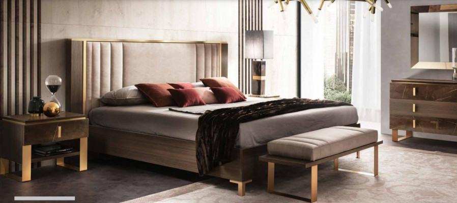 Klassieke 4-delige slaapkamer Moderne set Bed Nachtkastje Commode