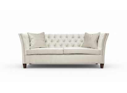 Chesterfield tweezits lichtgrijze stoffen woonkamer designbank creatief.
