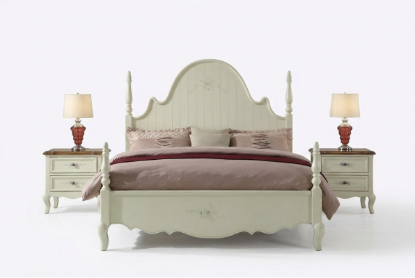 Onmiskenbaar wit slaapkamer set in klassieke stijl.
