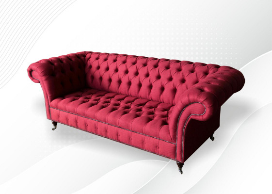 Drietsofa-ontwerp met stoffen bekleding in Chesterfield-stijl, luxe rode banken.