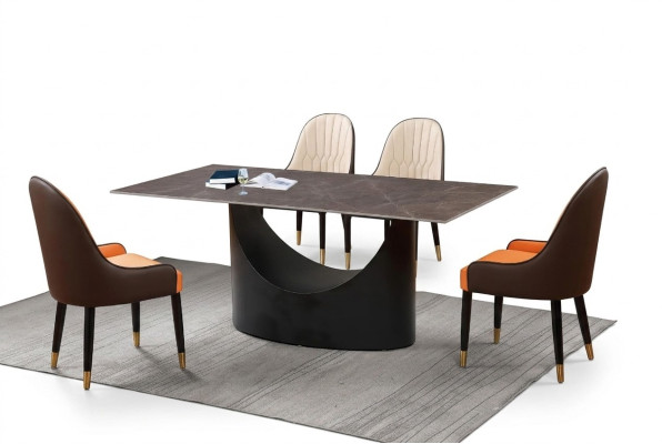 Klassiek luxueus eetkamermeubilair eetkamerset eetkamerstoel tafel groep.