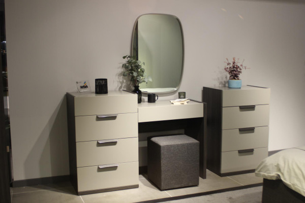 Compleet slaapkamer meubel set Bed 2x Nachtkastje Kaptafel Spiegel 8 delen Nieuw
