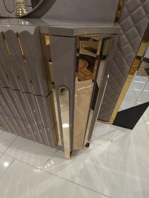 Commode met spiegel Moderne commode met spiegel Luxe modern design slaapkamer