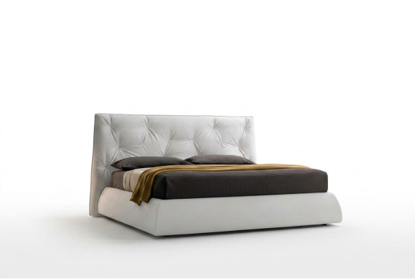 Ontwerp inrichting gestoffeerd bedframe luxe bed hotel royal meubels stoffen bedden