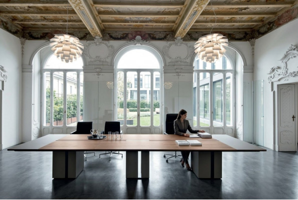 Advocaat houten ontwerp kantoor meubilair vergadertafels conferentietafel modern