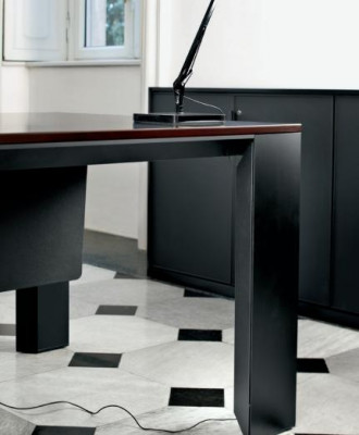 Ontwerp bureau Italiaanse meubelen inrichting tafel computermeubels Frezza