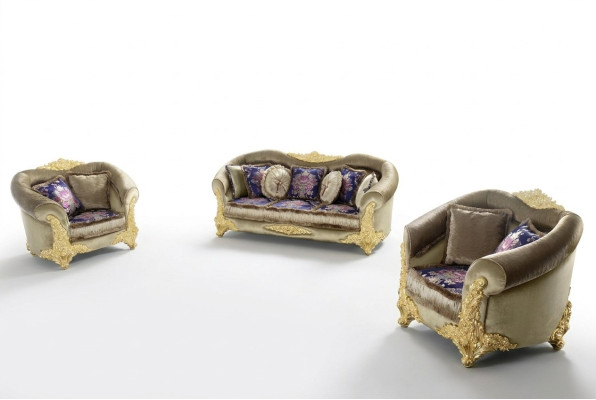 Klassieke woonkamerset met 3+2+1 banken en salontafel met gouden inlegwerk.