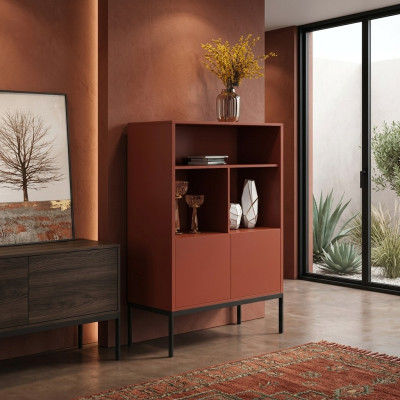 Italiaanse ladekast in hoge ontwerperstijl oranje.