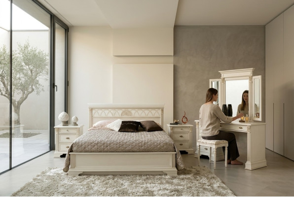 Klassiek bed 2 nachtkastjes slaapkamerset 3-delig. Italiaanse meubels massief hout barok