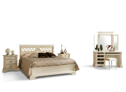 Klassiek bed 2 nachtkastjes slaapkamerset 3-delig. Italiaanse meubels massief hout barok