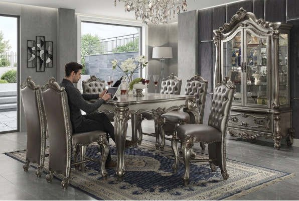 Klassieke grijze eetkamer sfeer Designer vierkante eettafel leren Chesterfield stoelen 7-delig.