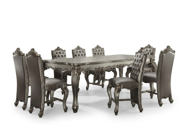 Grijze klassieke rechthoekige eettafel met 8 Chesterfield houten leren stoelen.