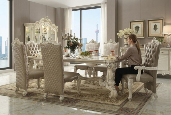 Koninklijke 7-delige eetkamerset in rococo-barokstijl met tafel en 6 stoelen.