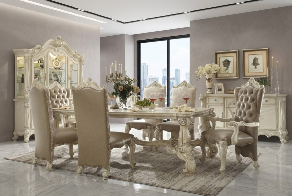 Koninklijke 7-delige eetkamerset in rococo-barokstijl met tafel en 6 stoelen.