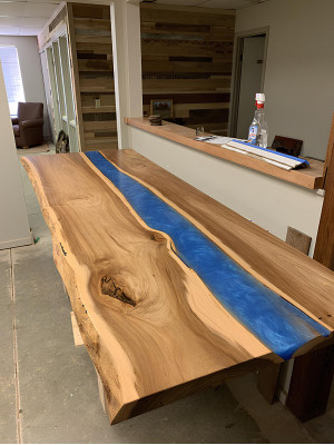 Eettafel tafels epoxyhars epoxytafel waterval echt hout massief meubilair
