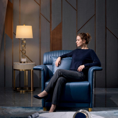 Klassiek ontworpen leren loungestoel clubfauteuil enkelzits bank ontspannen.