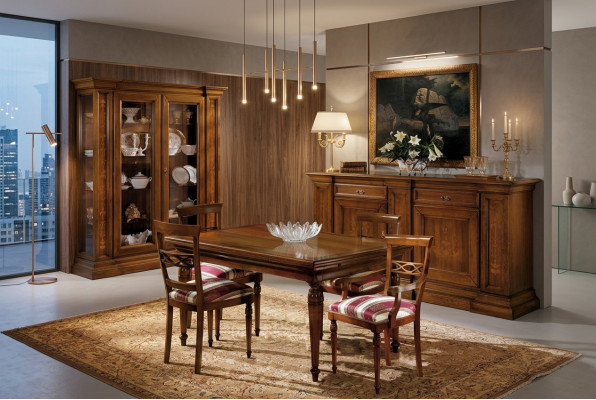 Volledige eettafel 4 stoelen eetkamerset eetgroep houten set vitrine dressoir.