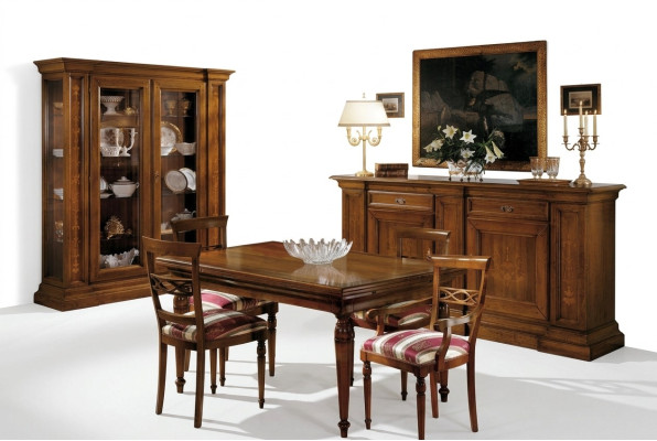 Volledige eettafel 4 stoelen eetkamerset eetgroep houten set vitrine dressoir.