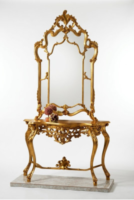 Spiegelconsole in landelijke stijl met spiegelkaptafel en spiegeltafel in goudkleur.