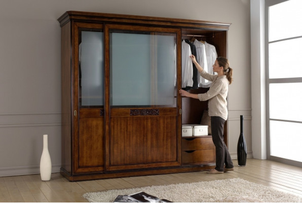Schuifdeur kast meubels inrichting hout Italiaanse slaapkamer kasten