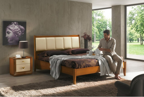 Luxe set van 3 stuks. Slaapkamer bed nachtkastje bedden dubbel houten bedframe nieuw.
