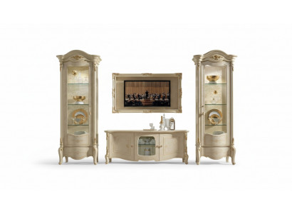 Klassieke tv-kast en frame van natuurlijk hout in klassieke stijl.