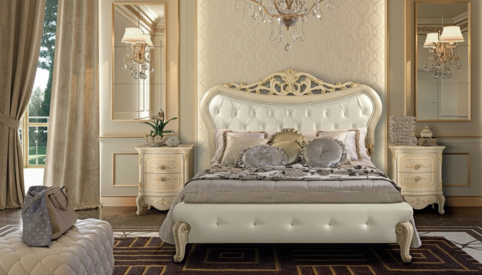 Chesterfield bed gestoffeerd design luxe tweepersoons hotelbedden Italiaans hout nieuw