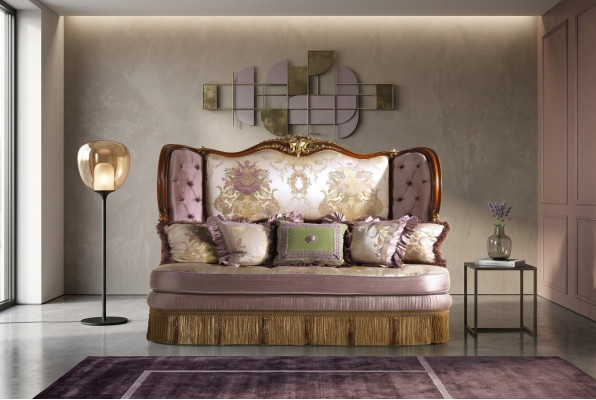 Tijdloze elegantie. Stijlvolle paarse Chesterfield driezitsbank voor in uw huis.