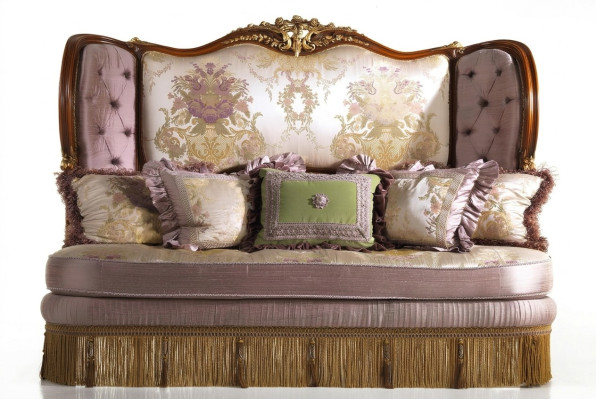 Tijdloze elegantie. Stijlvolle paarse Chesterfield driezitsbank voor in uw huis.