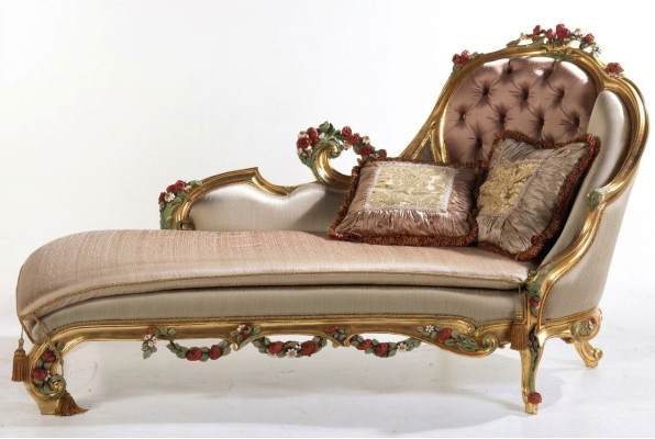Luxe chaise longue met decoratieve snijwerk
