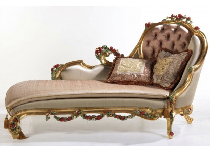 Luxe chaise longue met decoratieve snijwerk