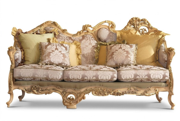 Klassieke Chesterfield-bank met met de hand gesneden details.
