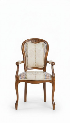 Klassieke stoel met armleuningen, luxueuze houten eetkamerstoel. Italiaanse fabriek.