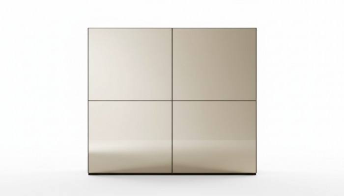 Stijlvolle spiegelkast met schuifdeuren in moderne stijl.