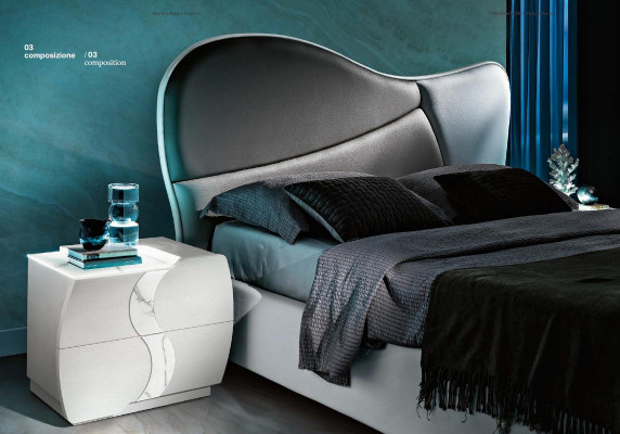 Slaapkamer Bed Nachtkastje Commode Spiegel Luxe Set Dubbel Set 5-delig. Nieuw.