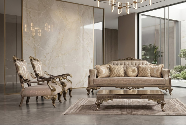 Een luxueuze, klassieke, beige- en goudkleurige barokfauteuil van Chesterfield.