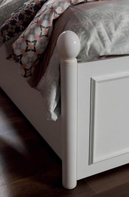 Landhuis kinderkamerset Wit Bed Nachtkastje Bureau Boekenplank Kast 5-delig.