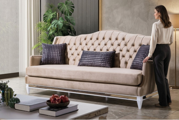 Beige Chesterfield driezits Luxe textielbank Designer stoffen bankstellen
