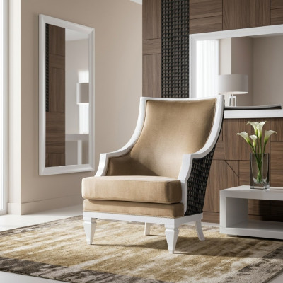 Lichtbeige fauteuil met armleuning, eenzits, houten frame houten armstoel