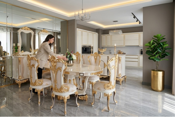 Elegante eetkamerset in goud voor veeleisende inrichtingen.